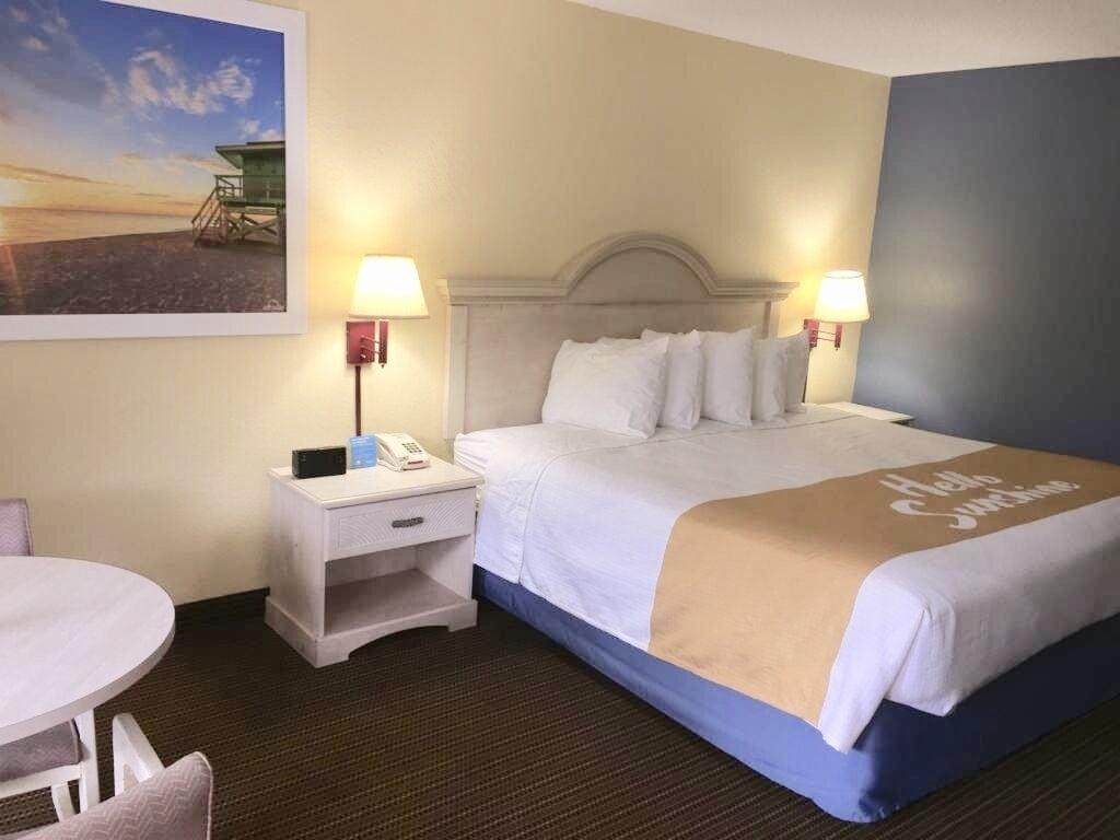Days Inn By Wyndham Spartanburg Waccamaw Southern Shops Exterior photo