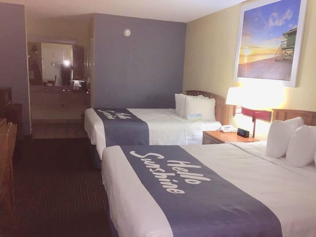 Days Inn By Wyndham Spartanburg Waccamaw Southern Shops Exterior photo