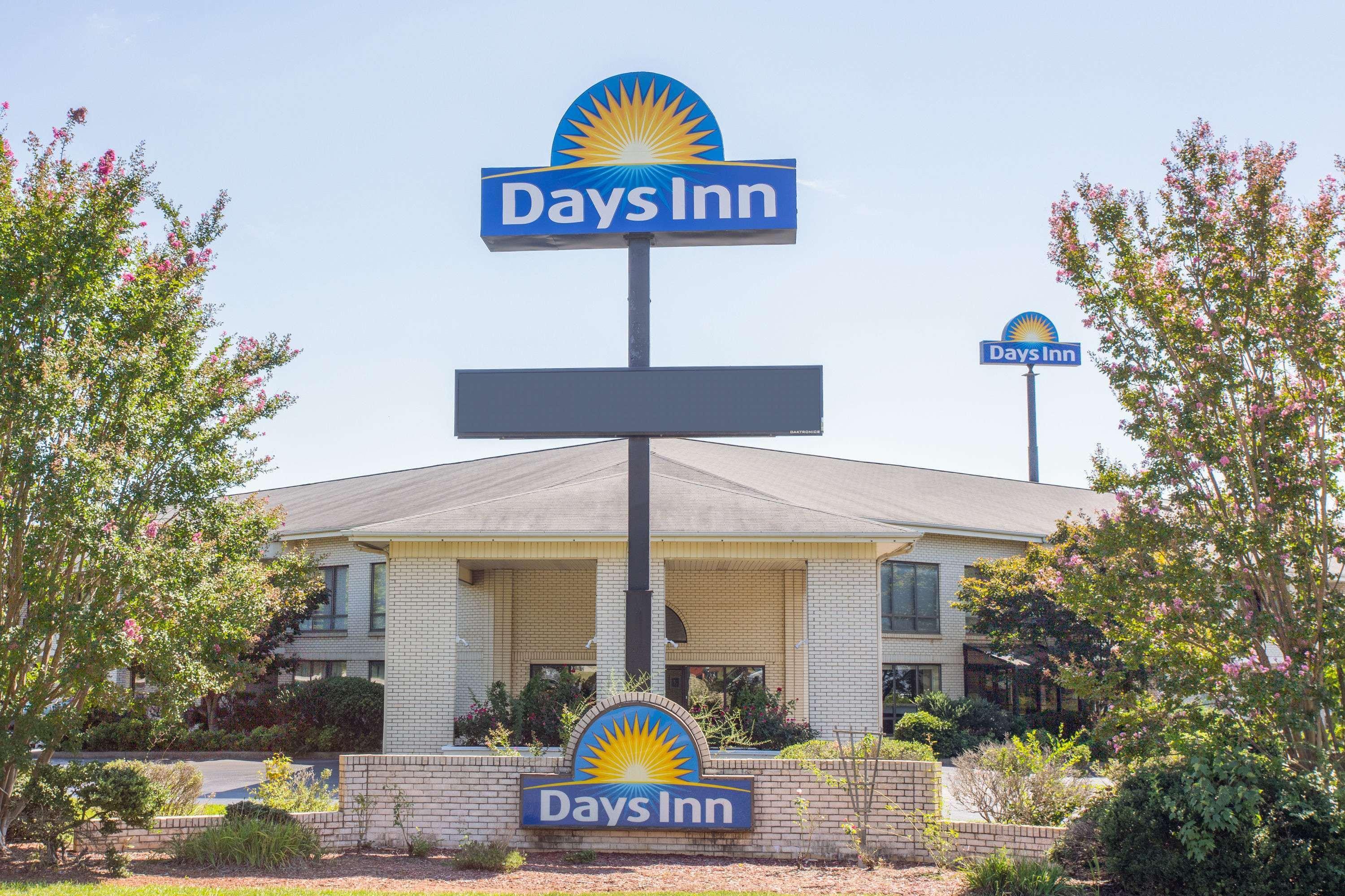 Days Inn By Wyndham Spartanburg Waccamaw Southern Shops Exterior photo