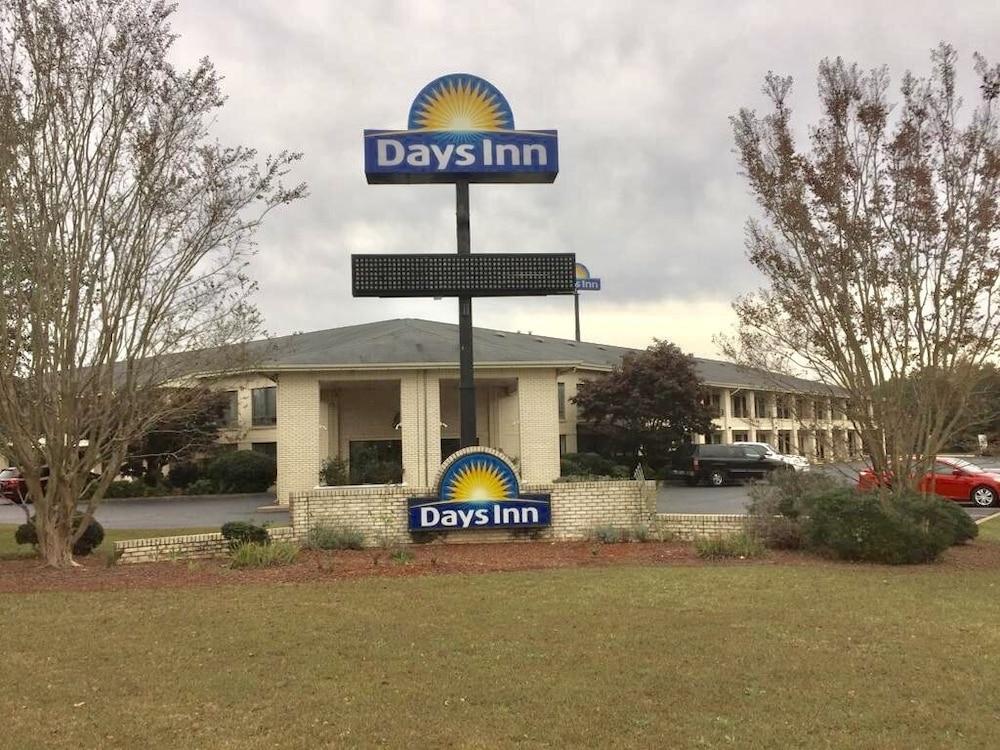 Days Inn By Wyndham Spartanburg Waccamaw Southern Shops Exterior photo