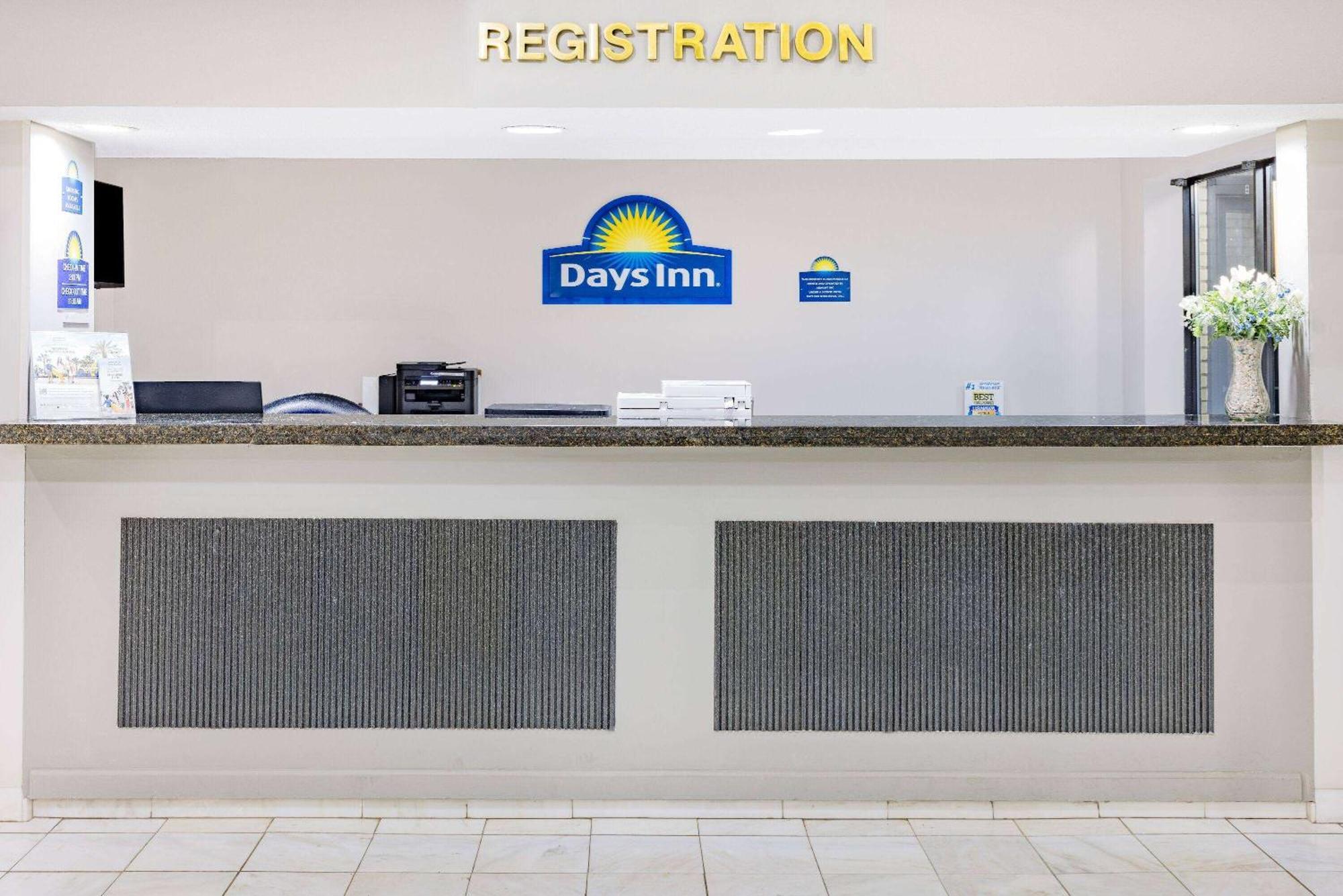 Days Inn By Wyndham Spartanburg Waccamaw Southern Shops Exterior photo