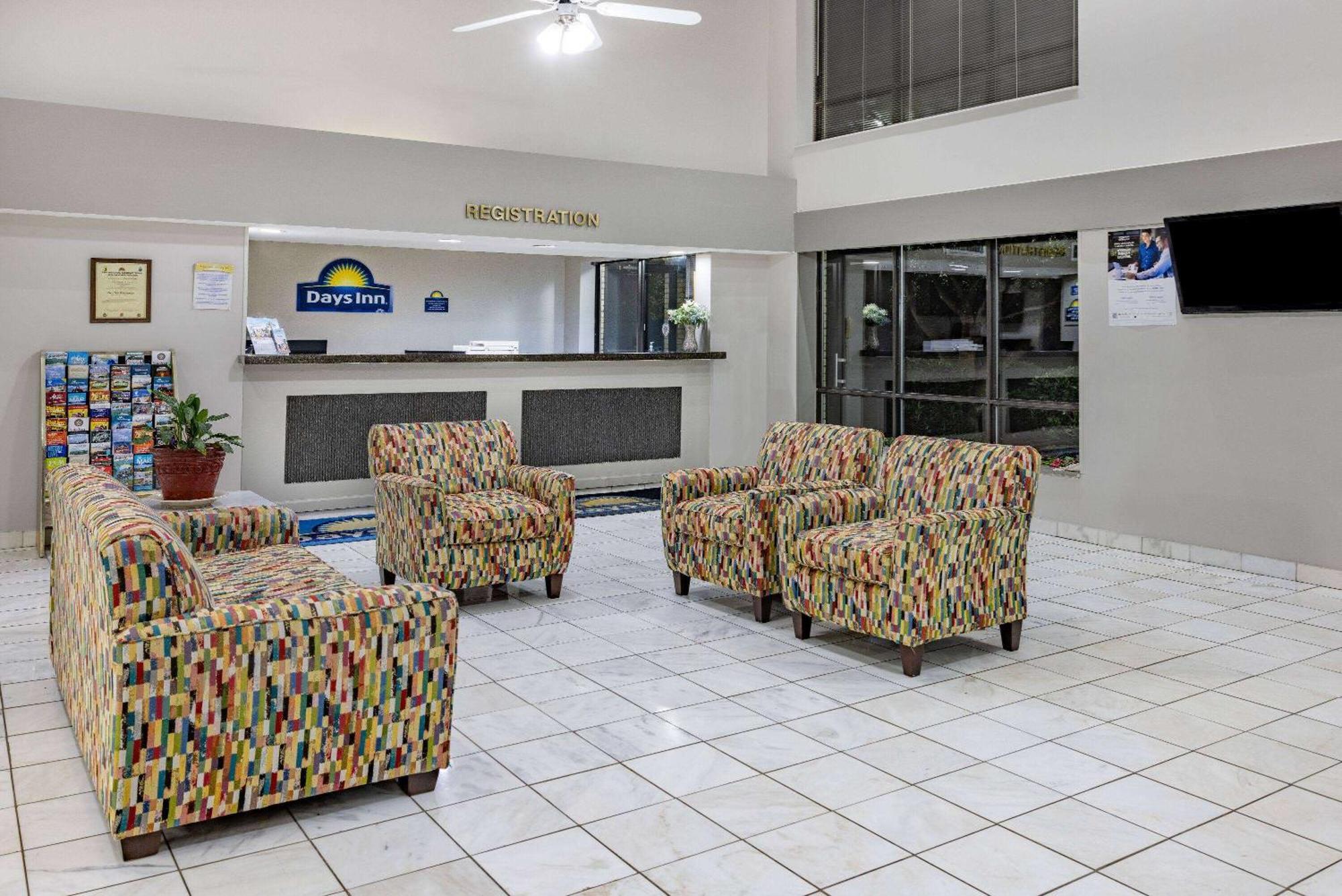 Days Inn By Wyndham Spartanburg Waccamaw Southern Shops Exterior photo