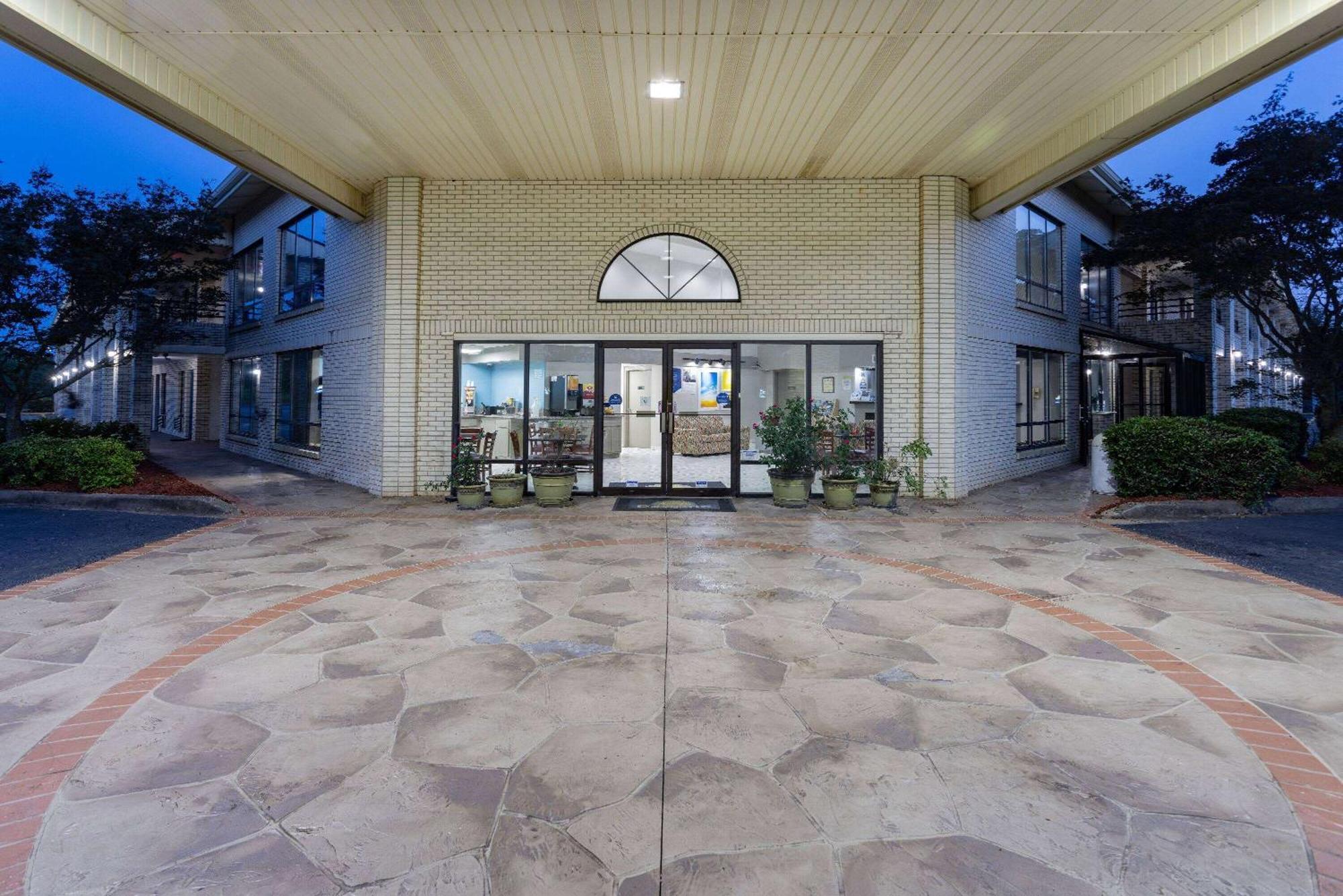 Days Inn By Wyndham Spartanburg Waccamaw Southern Shops Exterior photo